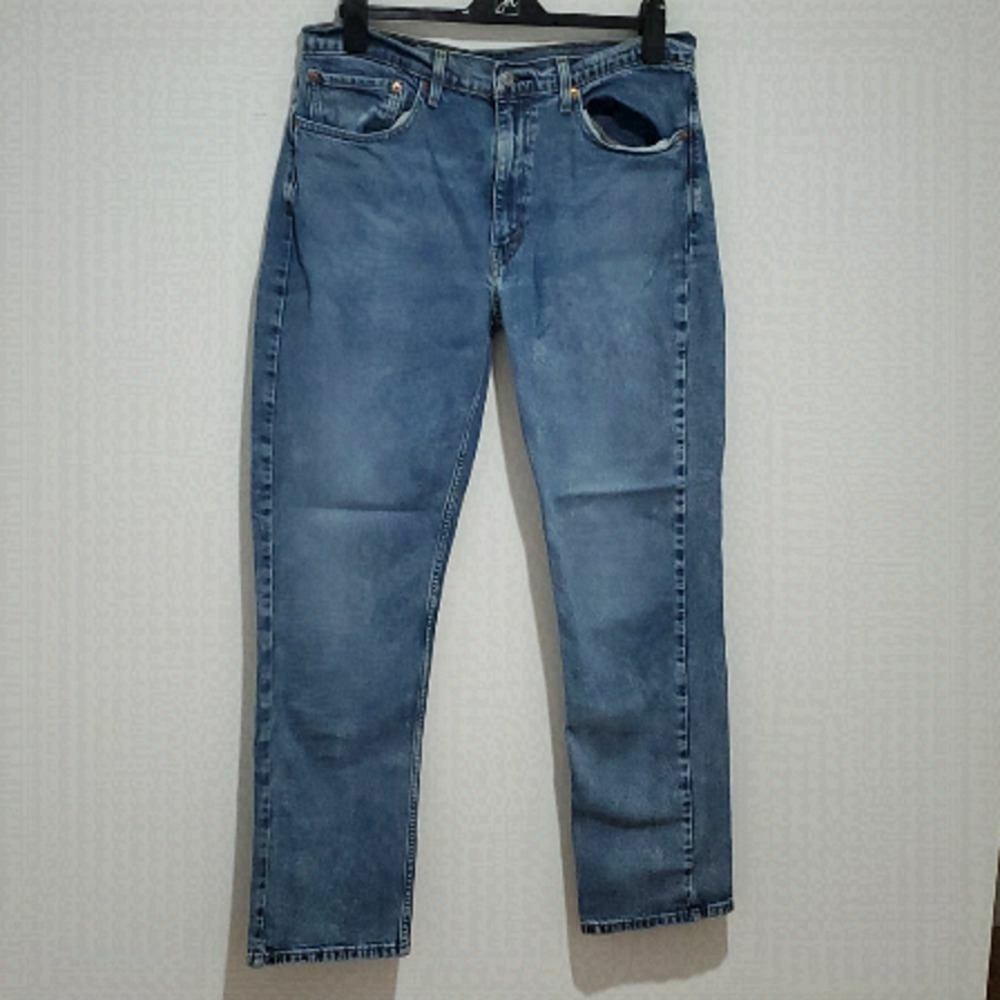 Levi's 36x32 medium tint straight leg jeans